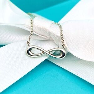 Tiffany & Co. Mini Infinity Pendant Necklace 16- 18” .925 Sterling Silver box